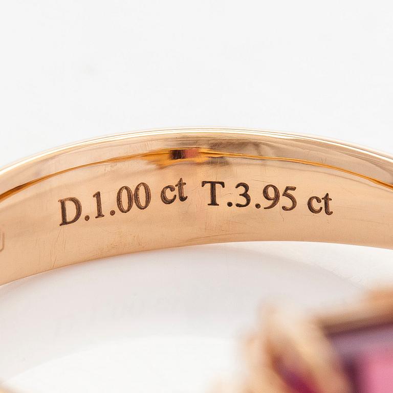 Ring, 18K guld med turmalin och briljantslipade diamanter.