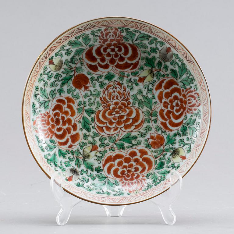 A WUCAI DISH, Qing dynasty, 18th Century.