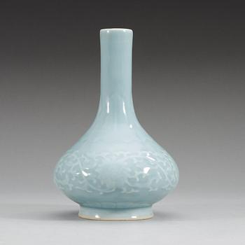 A clarie de lune glazed vase, late Qing dynasty with Qianlong seal mark.
