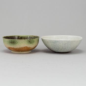 FRANCESCA MASCITTI-LINDH, a stoneware bowl LIISA HALLAMAA, a stoneware bowl.