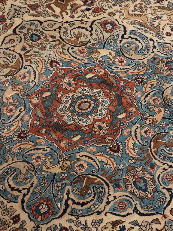 MATTO, semi-antique Tabriz figural, ca 400 x 298,5 cm.