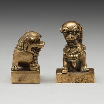 Two Chinese seals, 20th Century.