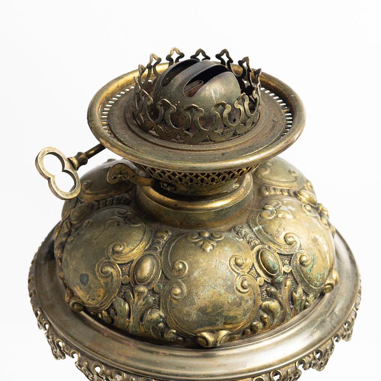 Vas, omgjord till bordslampa, porslin, Kanton, Qingdynastin, Kina, 1800-tal.