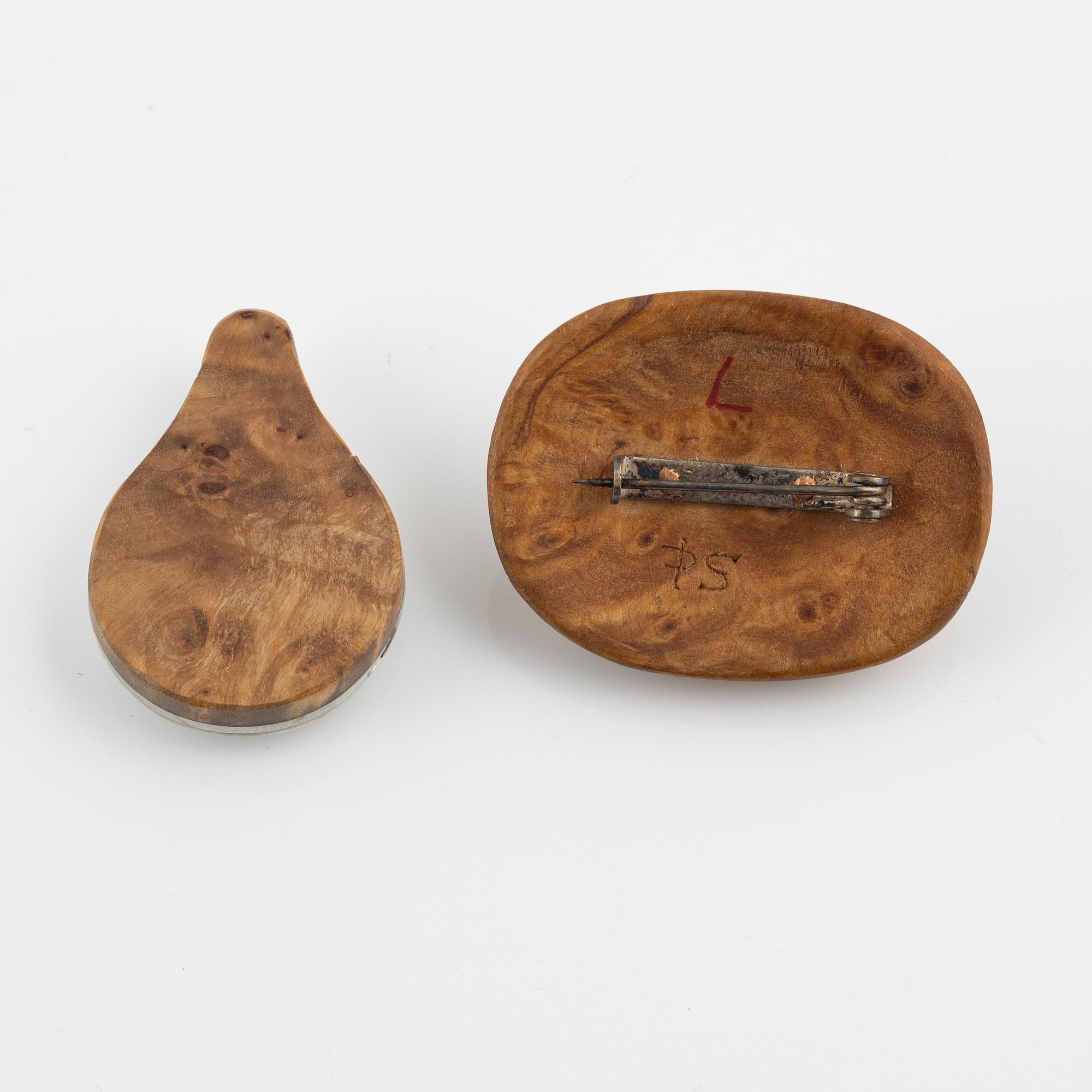 A brooch attributed to Per Sunna and a pendant, both in birch and engraved reindeer horn,