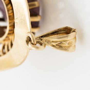 Pendant, 18K gold and oval-cut amethyst.
