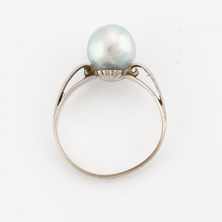 Ring, 18K vitguld med pärla.
