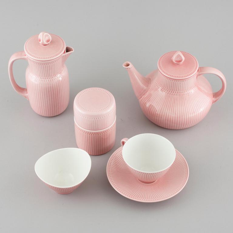 A 16 piece porcelian tea set by Hertha Bengtsson, Rörstrand, 1950/60s.