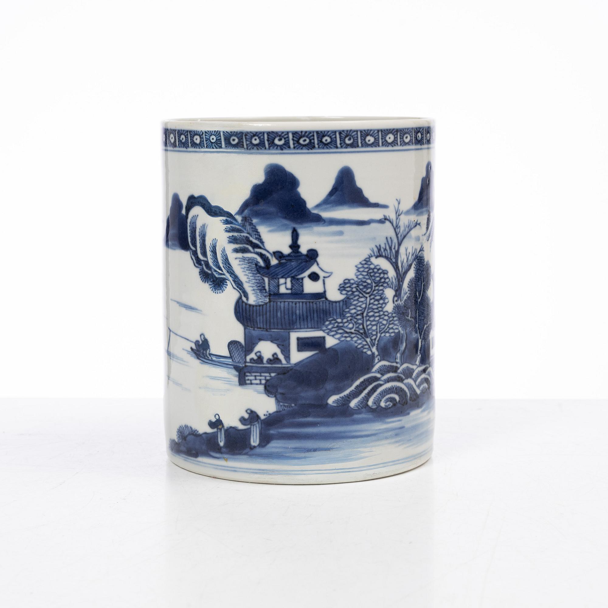 Five pieces of underglaze blue decorated porcelain, china, Qianlong (1736-95) & Jiaqing (1796-1822).