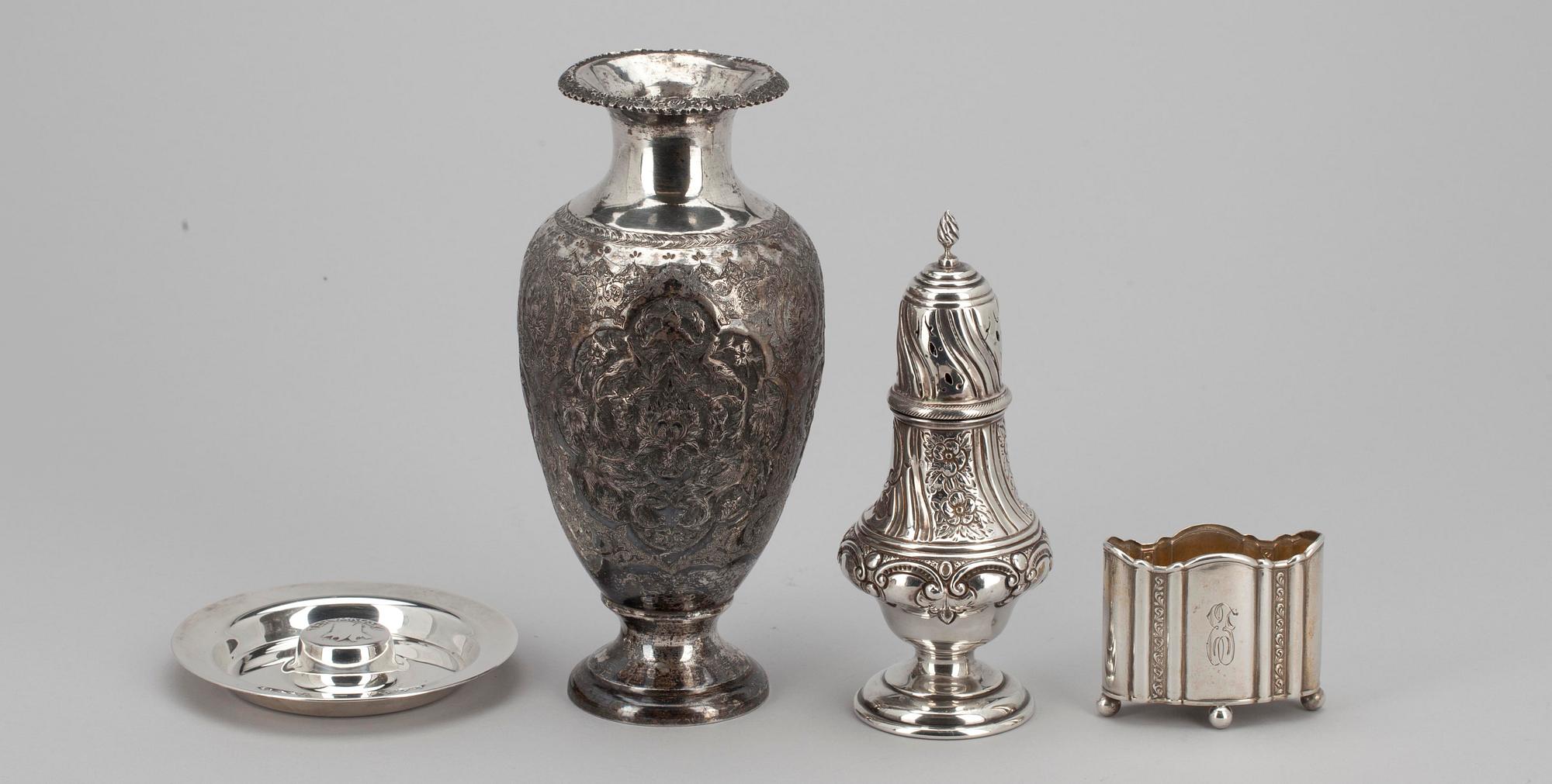 SILVERFÖREMÅL, 4 st, bl.a. Tapio Wirkkala. Tot. vikt ca 548 g.