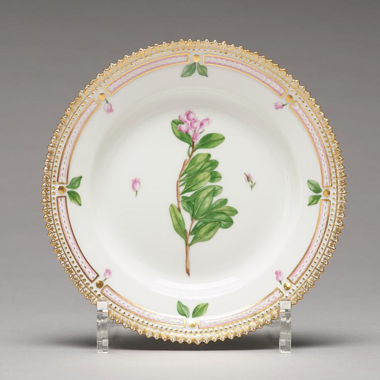 ASSIETTER, sex stycken, porslin. "Flora Danica", Royal Copenhagen, Danmark, 1900-tal.