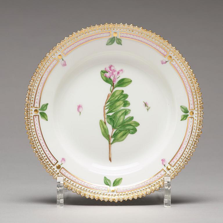 A set of six Royal Copenhagen 'Flora Danica' dishes, Denmark, 20th Century.