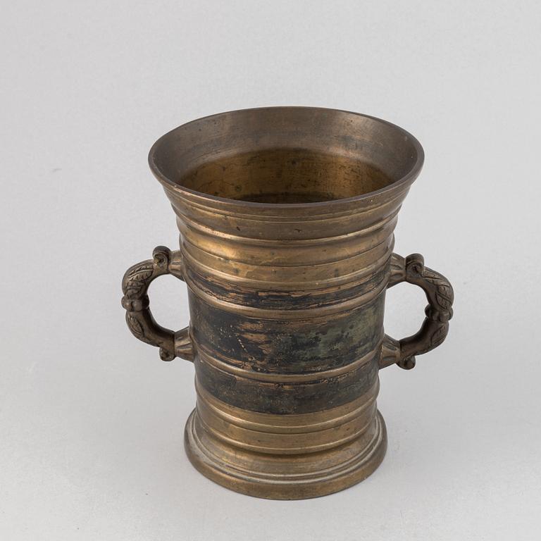 A brass baroque mortar and pestle, 18th century.