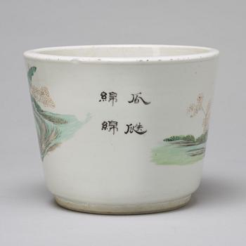 A Chinese famille rose pot, 20th century.