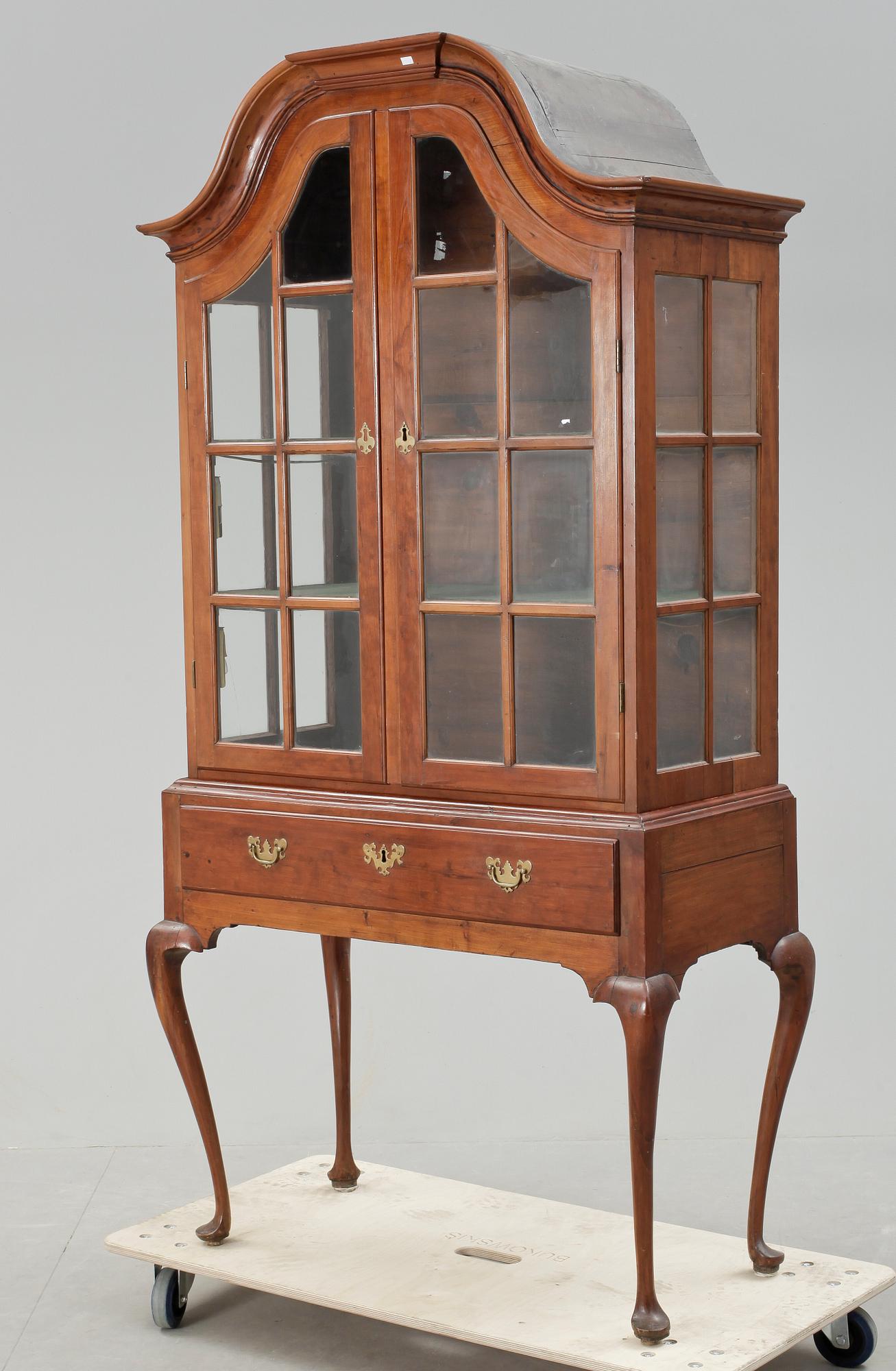 SKÅP, England, 1800-tal.