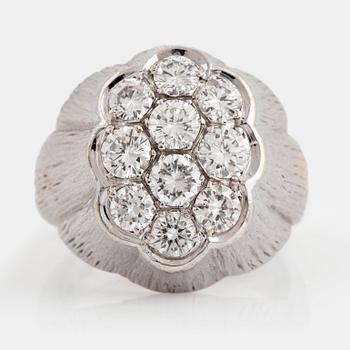 A Bucherer ring in 18K white gold set with round brilliant-cut diamonds with a total weight of ca 1.50 cts.