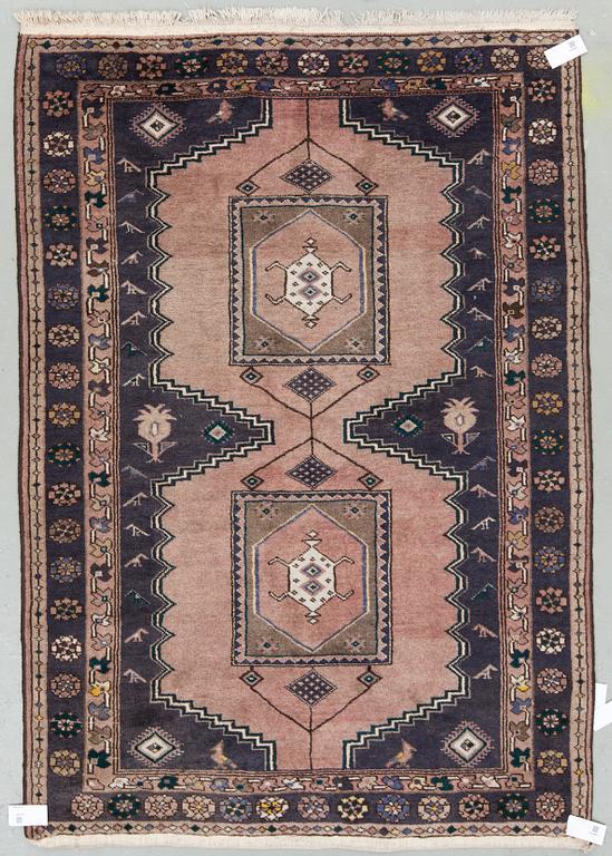 MATTA, orientalisk. Ca 192x133 cm.