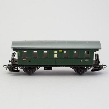 MÄRKLIN, lok samt 6 stycken vagnar, skala H0 Tyskland 1900-talets andra hälft.