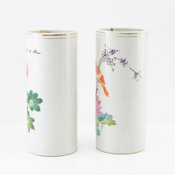 A set of two Chinese vases, 20th century.