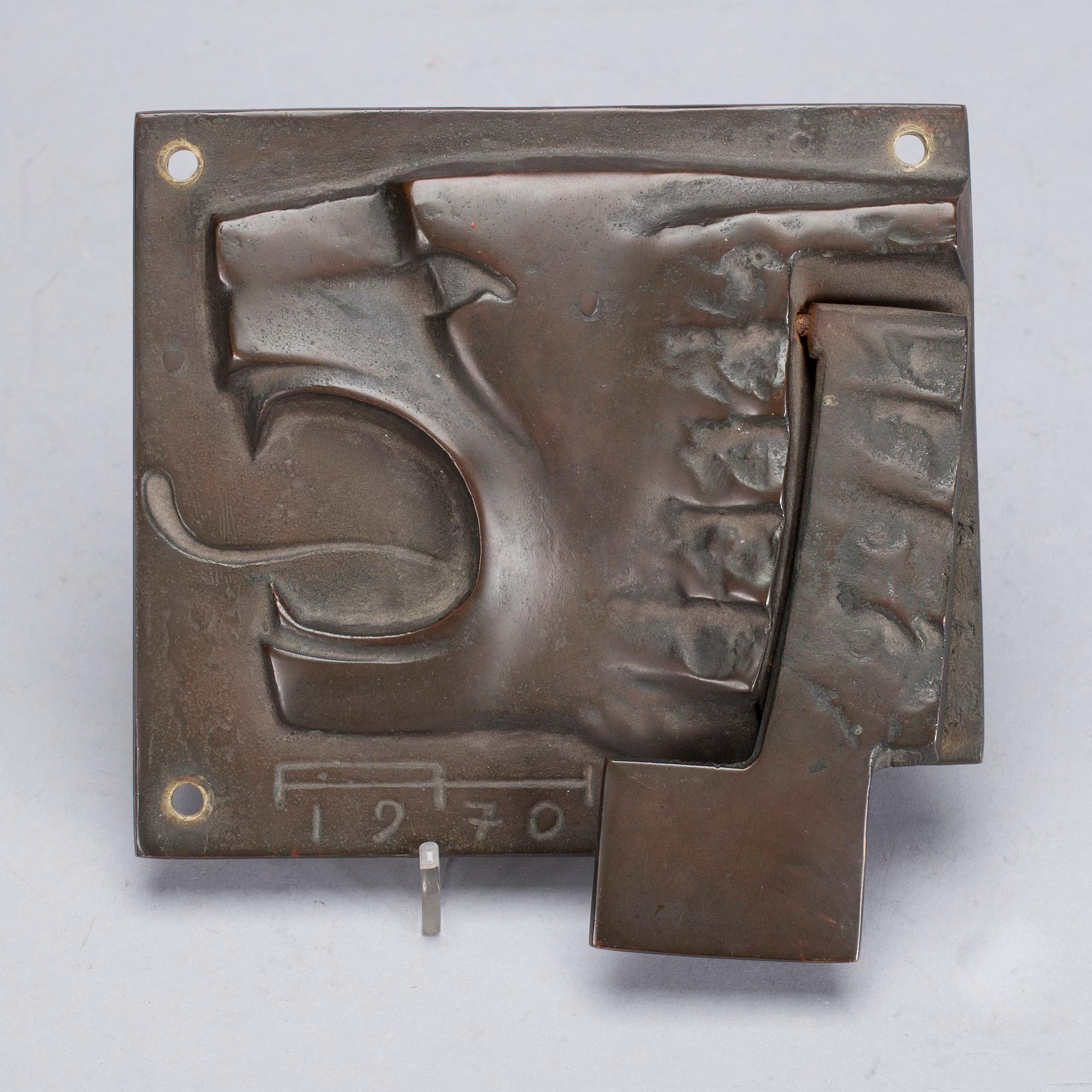 ARMAS HUTRI, skulptur, patinerad brons, signerad AH och daterad 1970.