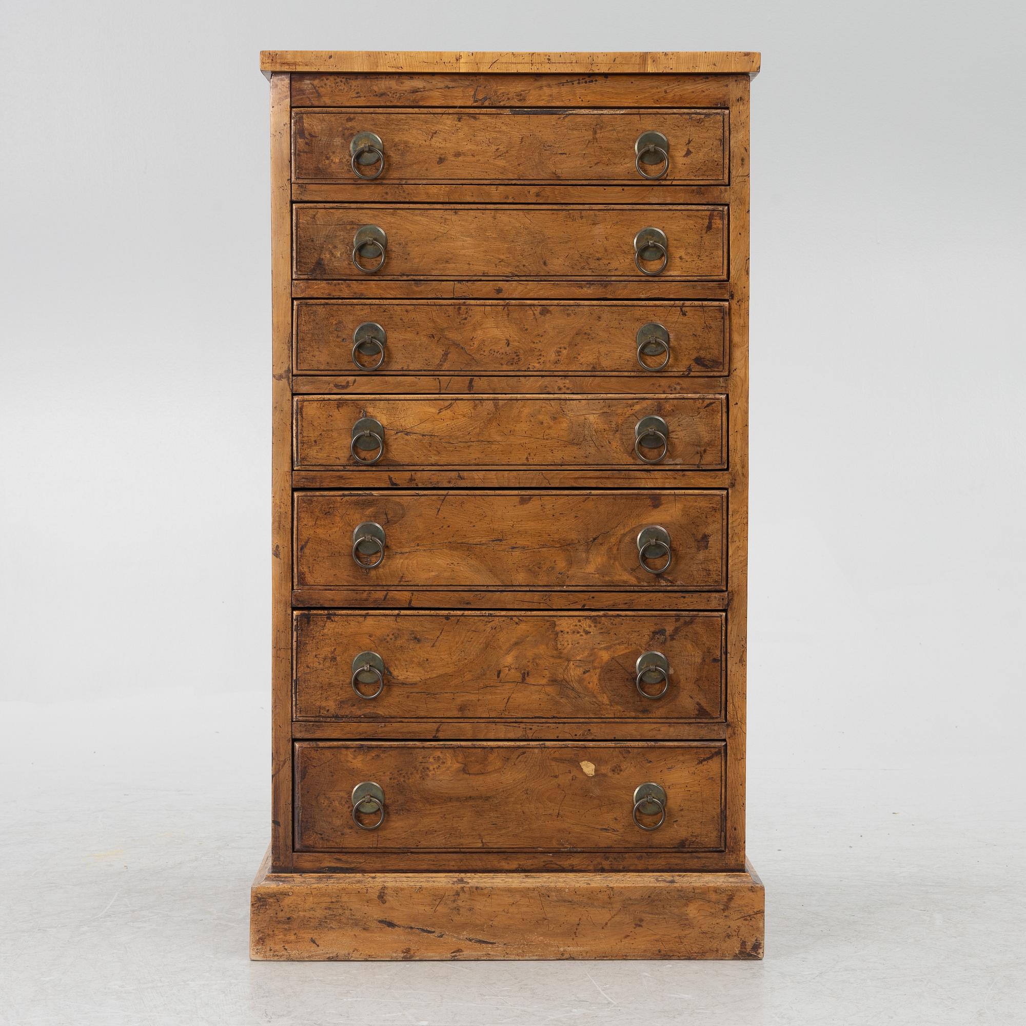 Chest of drawers, England around 1900.