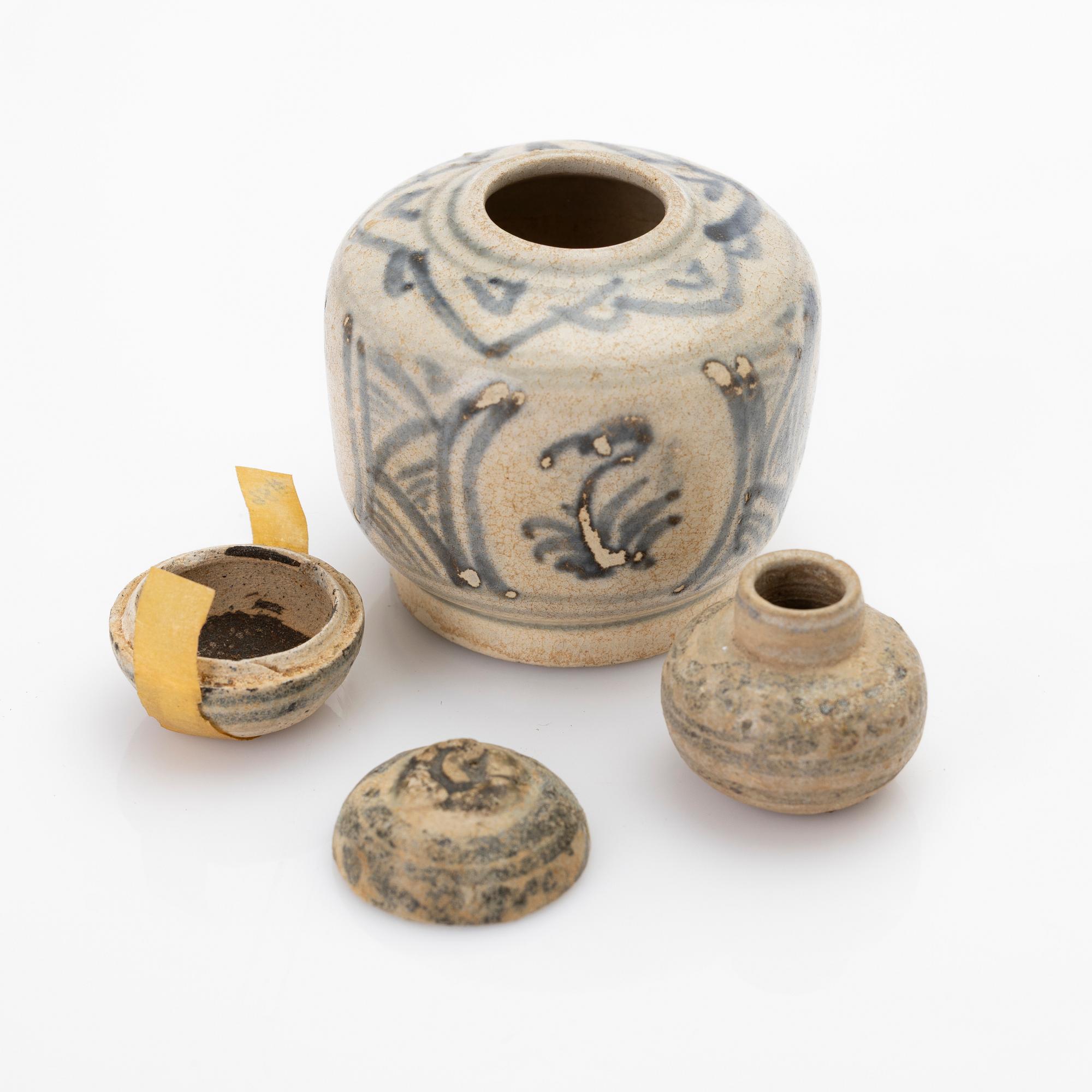 A group of porcelain, 4 pieces, China, Ming Dynasty (1368–1644).