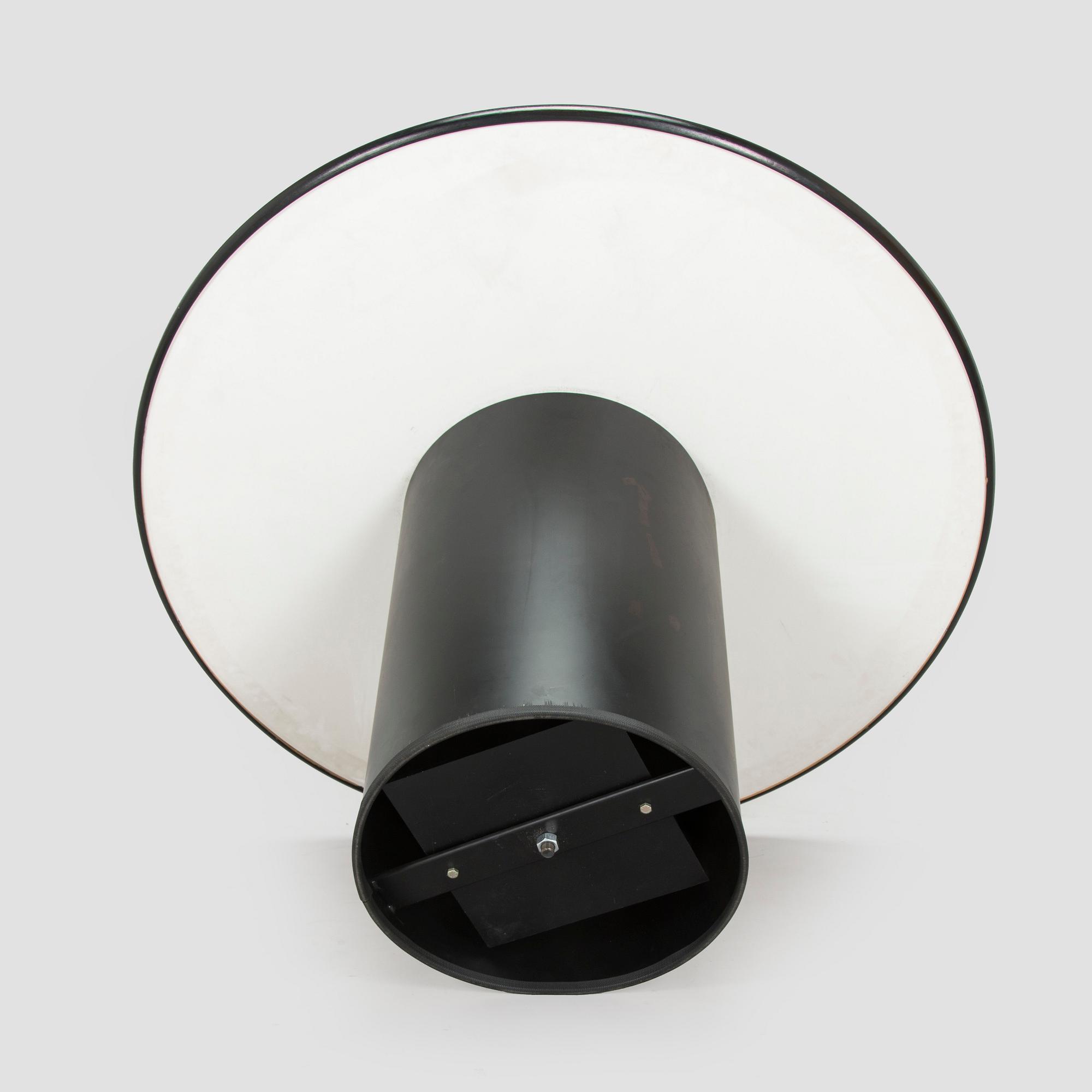 A dining table, late 20th century.