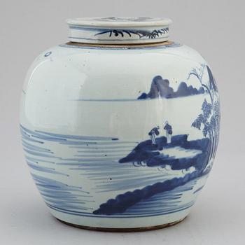 A large blue and white jar with cover, Qing dynasty, Qianlong (1736-95).