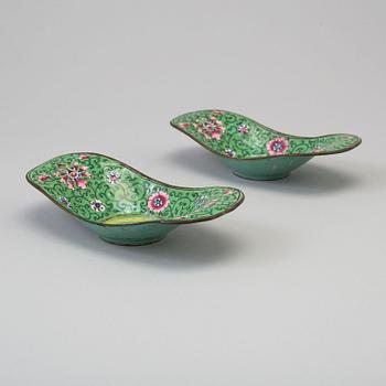 A pair of circa 1900 Qing dynasty enamel saucers.