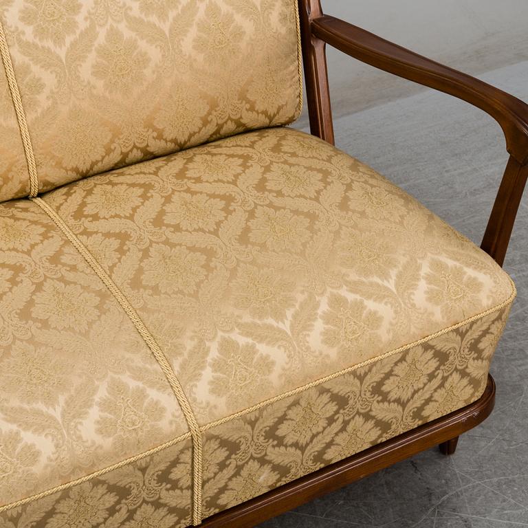 A sofa deisgned by Svante Skogh for Förenade Möbelfabriken in Linköping in the 1940s.