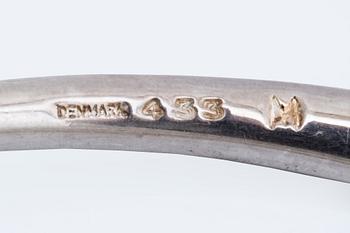Bangle, Georg Jensen, "Offspring" sterling silver, ca 50 g, innercircumference approx 19 cm.