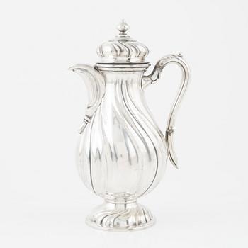 Kaffekanna, silver, rokokostil, importstämpel CG Hallberg, Stockholm 1917.