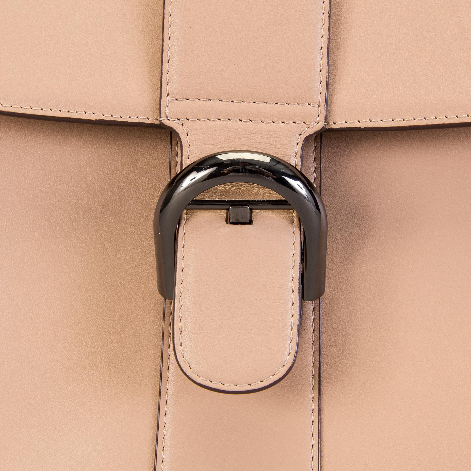 A Delvaux "Brillant" ladies handbag in nude/biscuit colored leather.