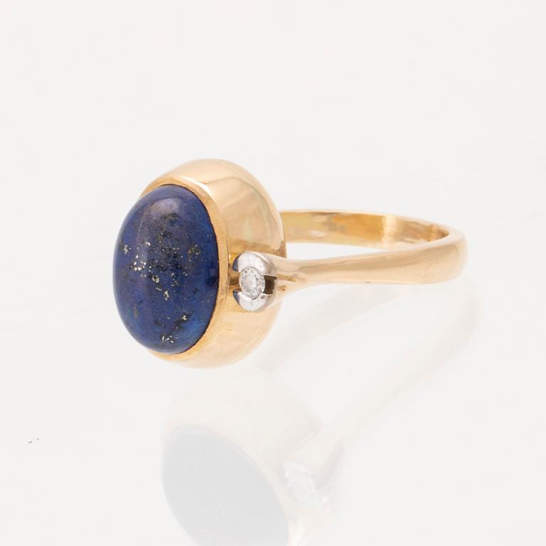 Ole Lynggaard ring in 18K white and red gold with cabochon-cut lapis lazuli and round brilliant-cut diamond.