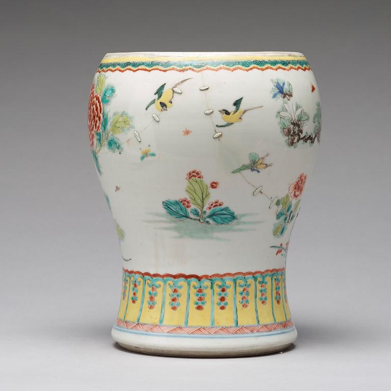 VAS, porslin. Qingdynastin, 1700-tal.