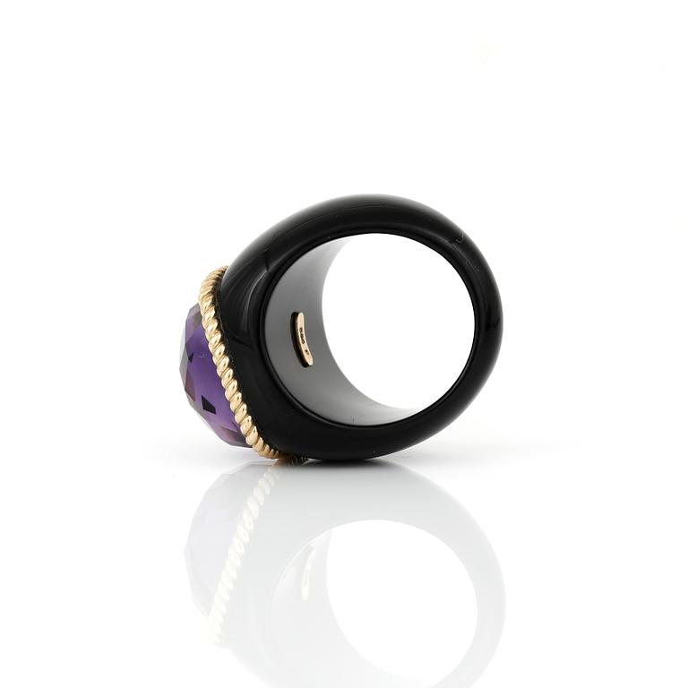 RING, 14K guld med agat samt checkerslipad ametist. Total vikt ca 16,31 g.