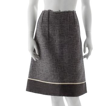 878. MARNI, a grey wool blend skirt with silver treads.