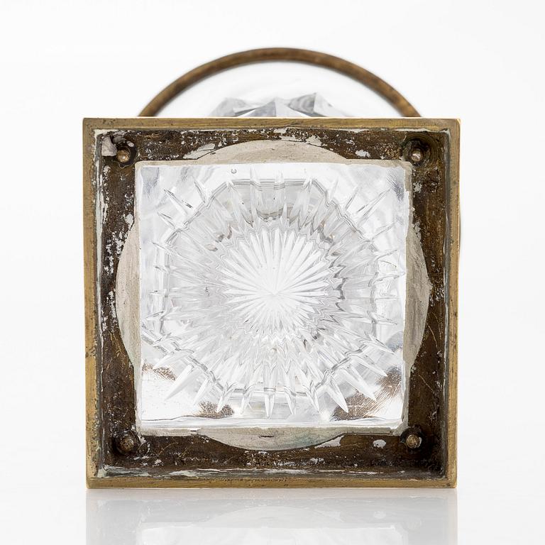 Maljakko, kullattu messinki, hiottu lasi, 1800-luvun puoliväli.