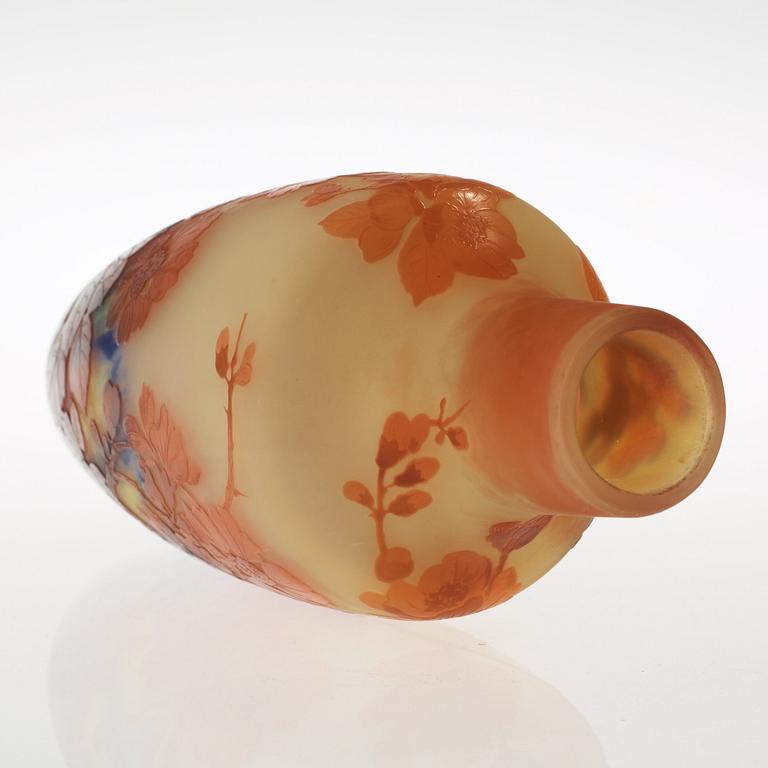 An Emile Gallé Art Nouveau amber cameo glass vase, Nancy France.