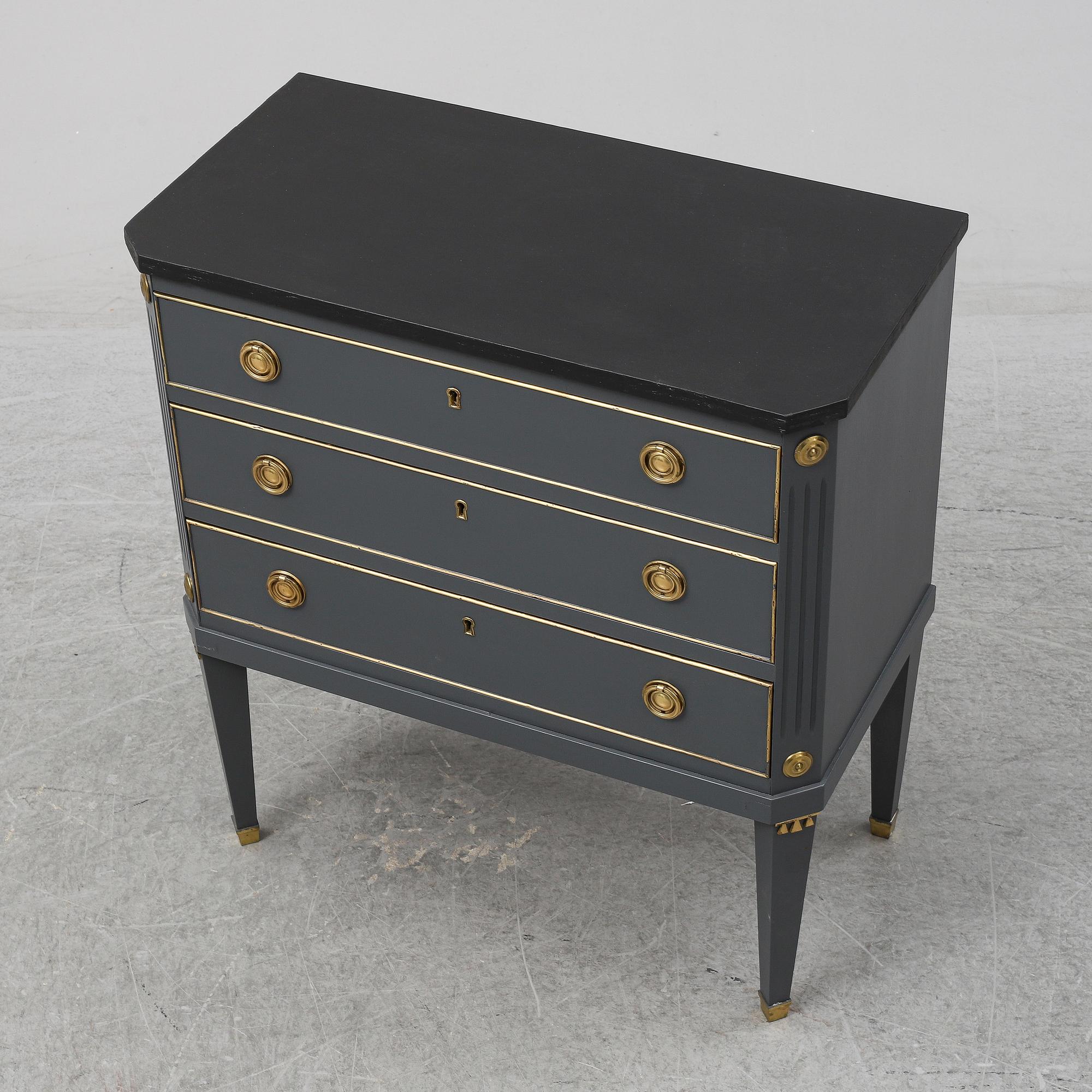 Late Gustavian style chest of drawers, second half of the 20th century.