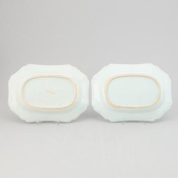 Fat, ett par, konturerade, kompaniporslin. Qingdynastin, Qianlong (1736-95).