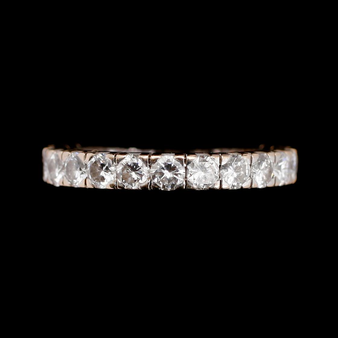 RING, 18 k vitguld, helallians, 23 briljantslipade diamanter tot ca 1.50 ct.