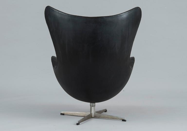 Arne Jacobsen, AN ARMCHAIR.