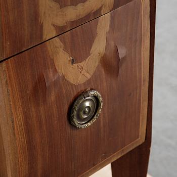 Byrå, gustaviansk stil, 1900-talets början.