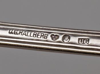 PARTI BESTICK SAMT BÄGARE, silver, olika mästare, bla Pehr Zethelius, tidigt 1800-tal till 1940-tal. Totalvikt ca 480 g.