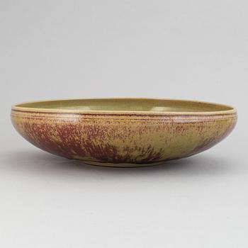 Henning Nilsson, a set of three stoneware bowls for Höganäs, 1966, 1969 and 1984.