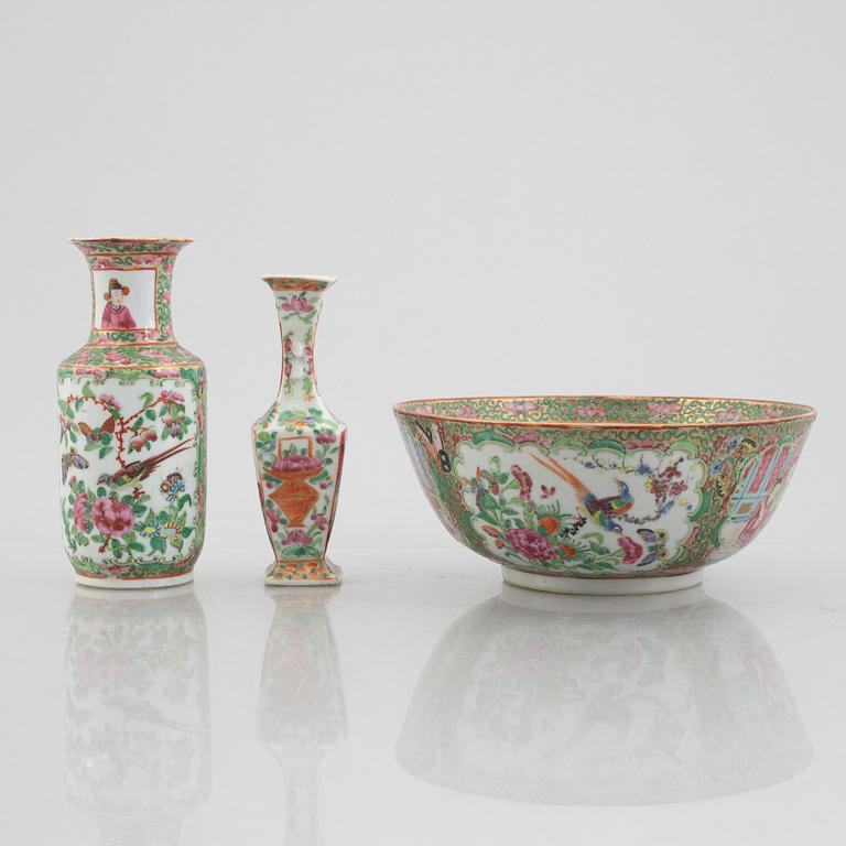 Two porcelain vases, a bowl and a dish, Canton, China, Qing dynasty, 19th Century.