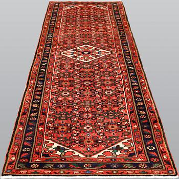 A runner Hosenabad, approximately 300 x 82 cm.