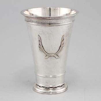 VAS, sterlingsilver, Helge Lindgren, K Andersson, Stockholm, 1957. Vikt 1115 g.