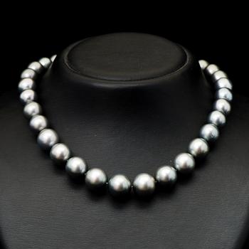 A PEARL NECKLACE, cultured Tahiti pearls, clasp in 14K white gold.