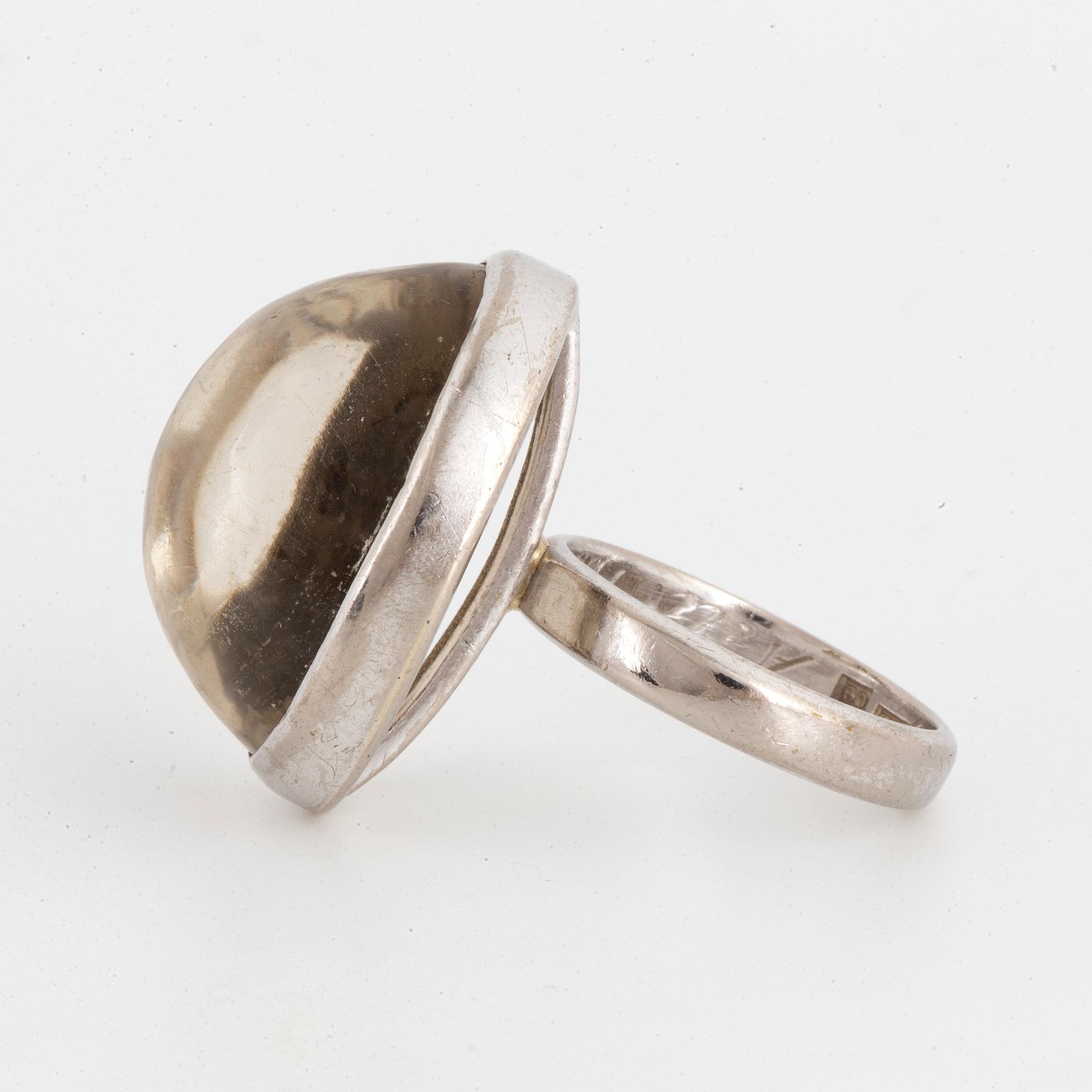 Cabochon-cut moonstone ring.